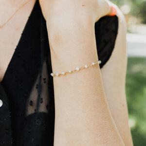 Modeled picture of pearl bracelet