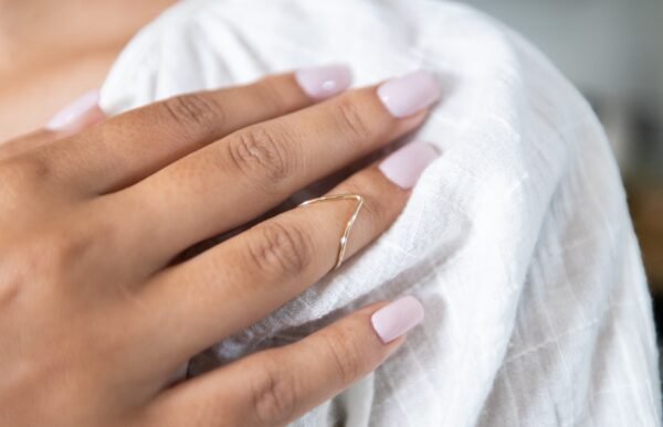 V midi ring on womans hand