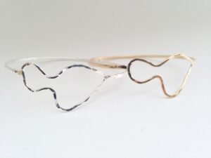 Outline of the island of maui hawaii