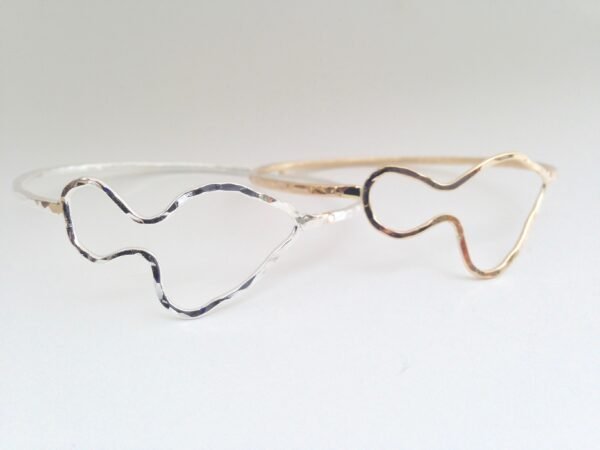 Outline of the island of maui hawaii